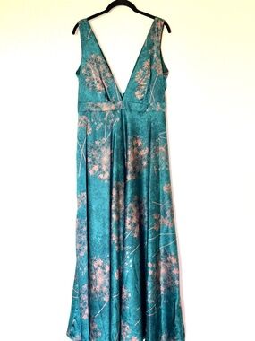 Tuong Tailor Dress L Silk Plunging Neckline Dandelion Emerald Gold Elegant Party
